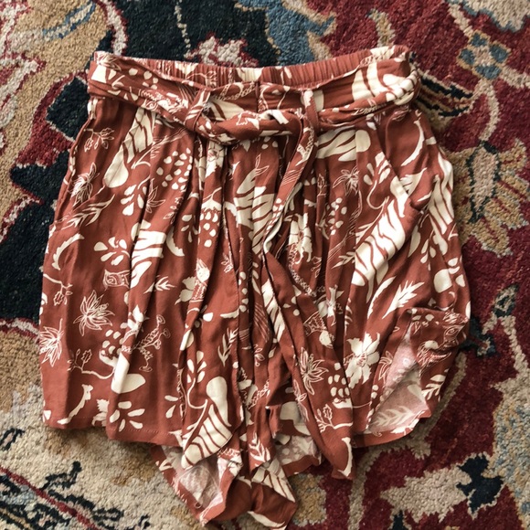 Cleobella Nicobar Shorts - Picture 2 of 4